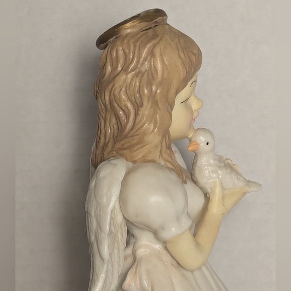 Vintage Angel Musical Figurine.  Plays Away In A Manger. - Picture 12 of 16